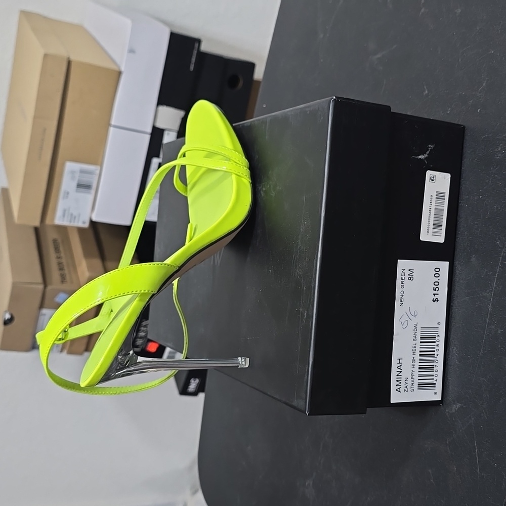 Aminah Zayn Sandal